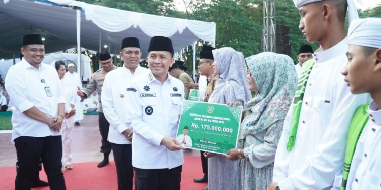 Pj Gubernur Safari Dakwah dan Tabligh Akbar, Dukung Kesuksesan PON XXI Aceh-Sumut 2024, Wali Kota Medan Hadiahkan Umroh Kepada Warga Langkat