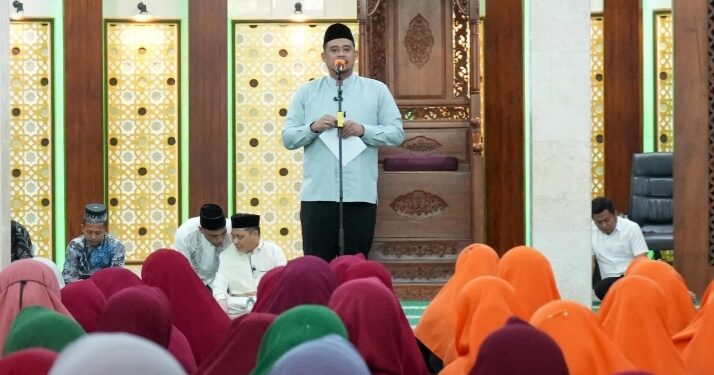Ikut Pengajian Akbar, Bobby Nasution Beri Hadiah Umrah pada Anggota Majelis Taklim Al Ikhlas Medan Barat