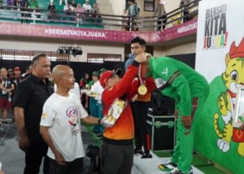 Pj. Bupati Langkat Serahkan Medali kepada Juara Cabor Sambo PON XXI Aceh-Sumut 2024: Prestasi Gemilang Atlet Nasional