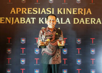 Pj Gubernur Agus Fatoni Terima Penghargaan Total Kinerja Terbaik Dari Mendagri