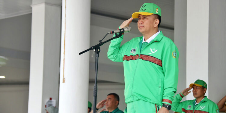 Pimpin Pengibaran 39 Bendera Kontingen, Pj Gubernur Agus Fatoni Sebut PON XXI Sumut Merupakan Kebanggaan dan Kehormatan   