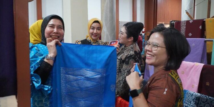 Uke Retno Faisal Hasrimy Apresiasi Galeri Kreasi Sumut sebagai Inovasi Pertama di Indonesia