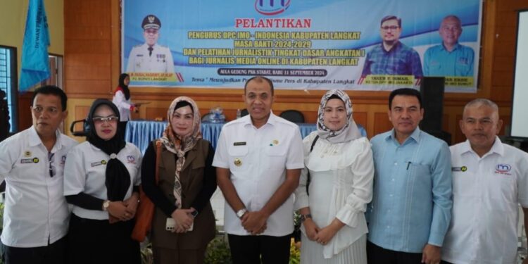 Pj Bupati Langkat Hadiri Pelantikan IMO: Dorong Profesionalisme Media Online untuk Kemajuan Daerah