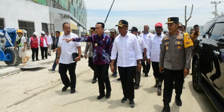 Pj Gubernur Agus Fatoni Bersama Menko PMK Tinjau Stadion Utama PON XXI Sumut