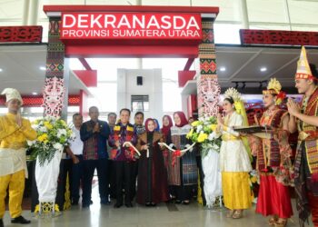 Pj Gubernur Sumut Agus Fatoni Resmikan Galeri Kreasi Dekranasda Sumut di Bandara Kualanamu, Ajak Masyarakat Ramai-ramai Berkunjung