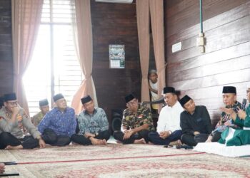 Pj Gubsu dan Pj Bupati Langkat Ziarah ke Makam Syekh Abdul Wahab Rokan: Bawa Bantuan untuk Masyarakat