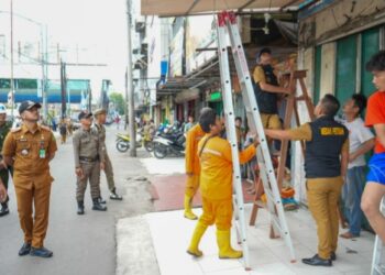 Menyalahi Aturan, Sejumlah Ruko Tempat Usaha di Kecamatan Medan Petisah Ditertibkan