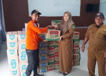 Pj Bupati Langkat Salurkan Bantuan untuk Warga Terdampak Banjir di Kecamatan Babalan dan Sei Lepan