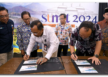 Pj Gubernur Sumut Terima Penghargaan dari Pembina Samsat Nasional