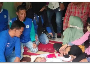 Wak Young Membantu Bayi Penderita Kanker