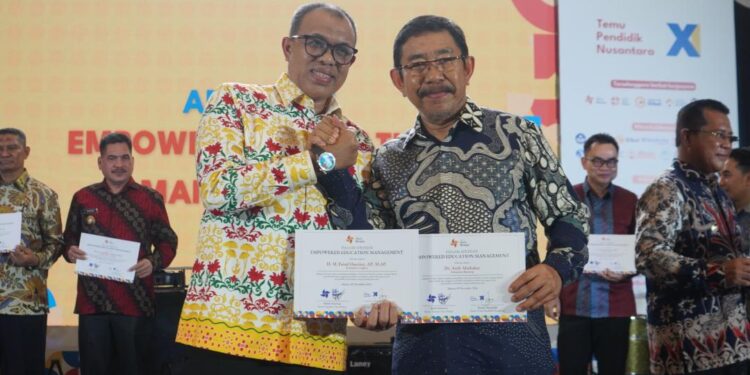 Pj Bupati Langkat Faisal Hasrimy Terima “Mohammad Syafei Awards”: Dorong Pembelajaran Berpihak pada Anak