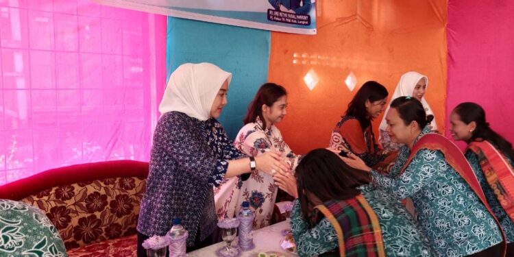 Pj. Ketua TP PKK Langkat Evaluasi Calon Desa Percontohan 2024 di Kuala, Fokus pada Komitmen Kesejahteraan Keluarga