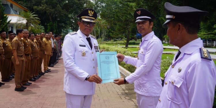 Pj. Bupati Langkat Kukuhkan 72 Kades, Dorong Sinergi dalam Membangun Desa yang Mandiri dan Berdaya