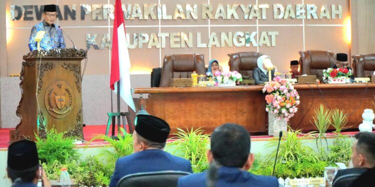Pj Bupati Langkat Minta DPRD Respons Cepat Aduan Masyarakat pada Paripurna Pengangkatan Pimpinan Baru   