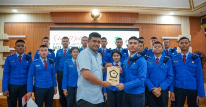 Bobby Sampaikan Seni Kepemimpinan kepada 17 Siswa SMA Taruna Nusantara