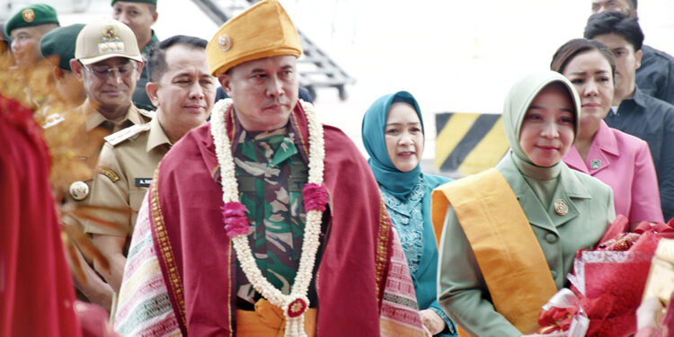Pj Gubernur Sumut Agus Fatoni Sambut Kedatangan Pangdam I/BB Mayjen TNI Rio Firdianto