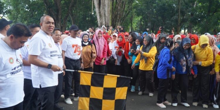 Pj. Bupati Langkat Faisal Hasrimy Lepas Ribuan Guru dalam Gerak Jalan Santai HUT ke-79 PGRI