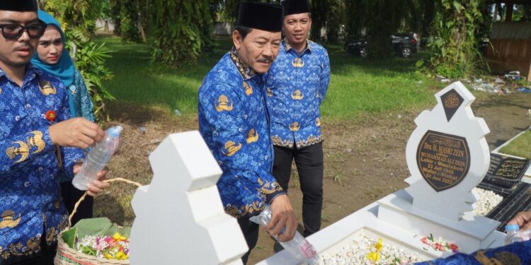 HUT ke-53, KORPRI Langkat Ziarah dan Do’a di Makam Para Mantan Ketua