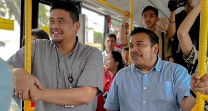 Dukung Program One Day No Car, Bobby Nasution Kerja Naik Bus Listrik