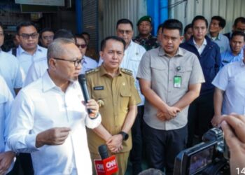 Dampingi Menko Bidang Pangan dan Mendag, Bobby Tinjau Harga Bahan Pokok di Pasar Sei Sikambing