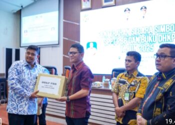 Serahkan SPPT PBB dan DHKP 2025 Lebih Awal, Bobby: Segera Sampaikan kepada Masyarakat!