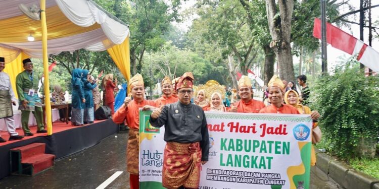 Pj. Bupati Langkat Resmi Lepas Karnaval Budaya 14 Etnik Meriahkan HUT ke-275 Langkat