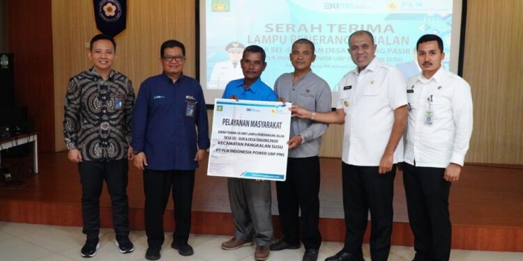 Pj Bupati Langkat Hadiri Serah Terima Lampu Penerangan Jalan Desa Sei Siur dan Tanjung Pasir