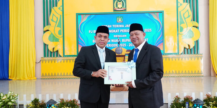 Hari Pertama Bertugas, Bupati Langkat Syah Afandin Tandatangi Komitmen Penerapan UHC