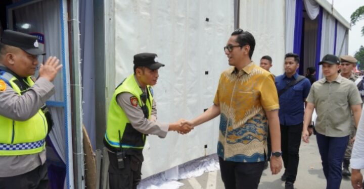 Pastikan Siap Memberikan Pelayanan, Rico Waas Tinjau Pos Pam Depan Pos Bloc