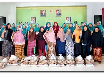 Ny. Endang Kurniasih Syah Afandin Berbagi Berkah Ramadhan, Salurkan Paket Sembako untuk Warga