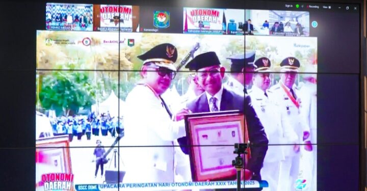 Pemko Medan Terima Penghargaan dari Kemendagri, Rico:: Ke Depan Harus Lebih Inovatif dan Kreatif
