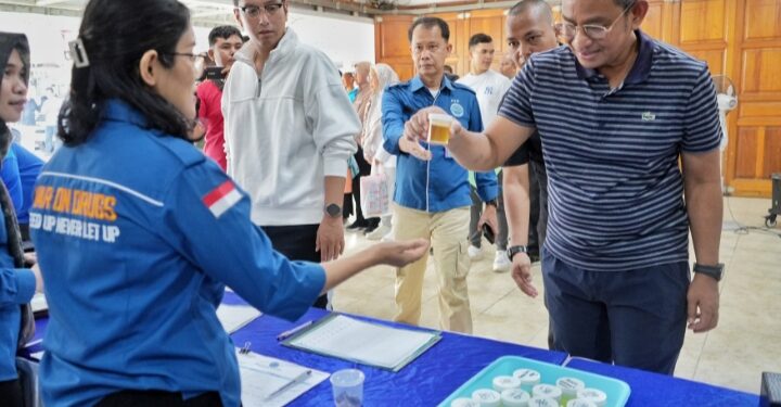 Camat dan Lurah Kota Medan Tes Urine, Rico:  Anti Narkoba Harus Dari Diri Sendiri