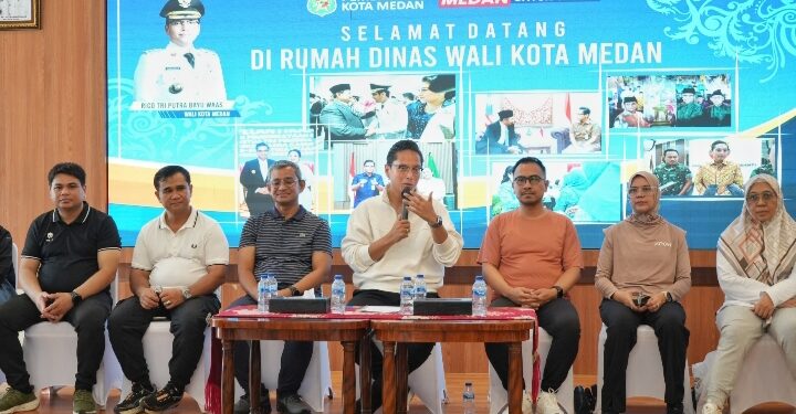 Kumpulkan Camat dan Lurah, Rico Tekankan Masalah Kebersihan dan Pelayanan Publik