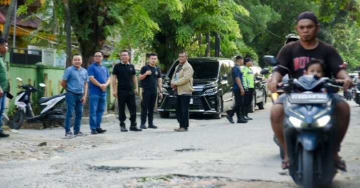 Rusak Parah, Zakiyuddin Tinjau Jalan Setiabudi Baru Helvetia Timur