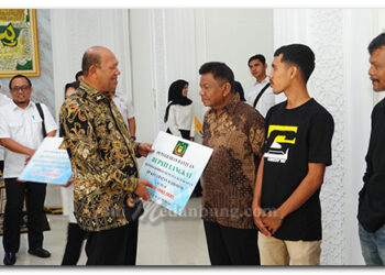 Bupati Langkat Serahkan Rp120 Juta Banhtuan Korban Kebakaran di Bahorok