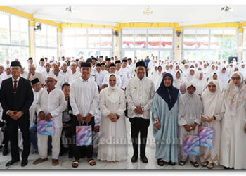 Syah Afandin dan Wabup Tiorita Tepung Tawari 460 Jamaah Calon Haji Langkat