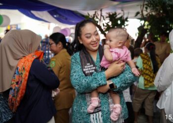 Pastikan ILP Berjalan Baik, Airin Rico Waas Dampingi Titiek Sugiharti Surya Kunjungi Posyandu