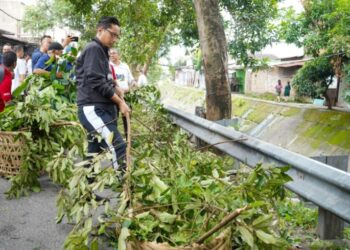 Rico Waas Gotong-Royong Pembersihan Sungai Sei Putih