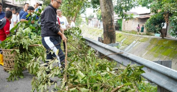 Rico Waas Gotong-Royong Pembersihan Sungai Sei Putih