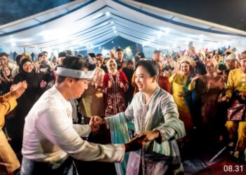 Tutup Gelar Melayu Serumpun, Rico Waas Menari Melayu Bersama Pengisi Acara dan Pengunjung