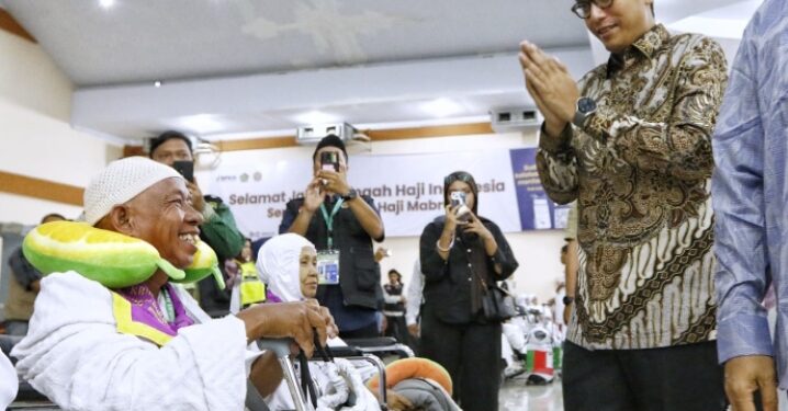 Lepas 239 Jemaah Calon Haji Asal Medan, Rico Waas: Jaga Kesehatan dan Fokus Ibadah