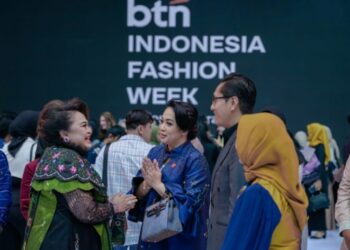 Bersama Desainer Medan, Rico Waas dan Ketua TP PKK Hadiri IFW 2025