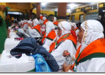 KBIH dan Umroh Berangkat 85 Jemaah ke Tanah Suci