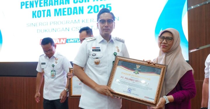 Rico Waas Beri CSR Award pada Perusahaan Terbanyak Salurkan CSR