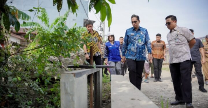 Tinjau Jalan Danau Singkarak Gg Madrasah, Rico Waas: Insya Allah Minggu Depan Dibeton