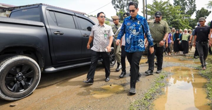 Tinjau Lampu Penerangan dan Jalan Rusak di Tuntungan, Rico Waas: Segera Diperbaiki!