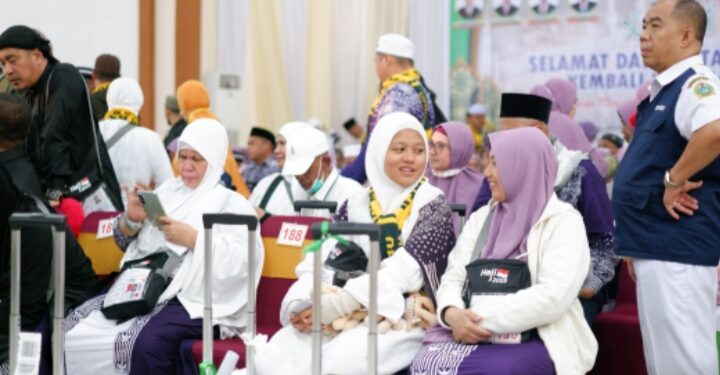 Tiba di Tanah Air, Pemko Medan Sambut Kedatangan 360 Jemaah Haji Kota Medan