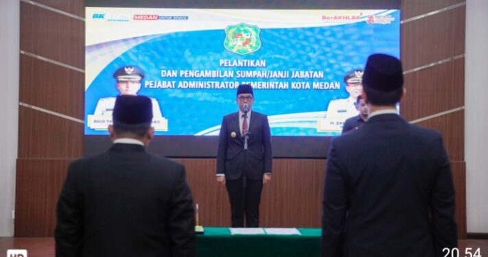 Kali Pertama, Rico Waas Lantik 4 Pejabat Administrator, Ini Pesannya