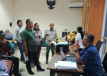 Dewan Kosong Massa Kelompok Tani “Gledah dan Sweeping” DPRD Sumut