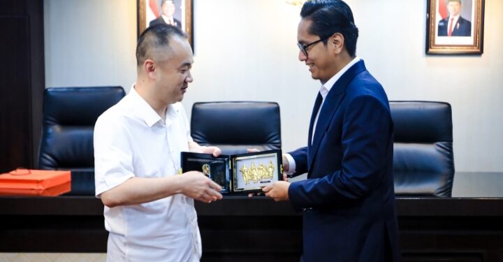 Bertemu Rico Waas, Delegasi Kota Nantong Tawarkan Kerjasama di Bidang Pendidikan Vokasi